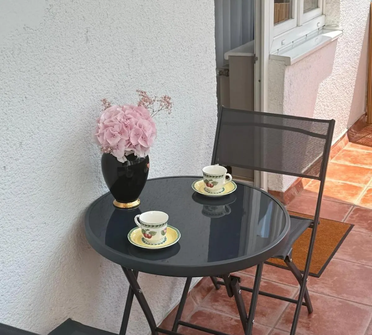 Beautiful 2 Bedroom Apartment In Centre Viena