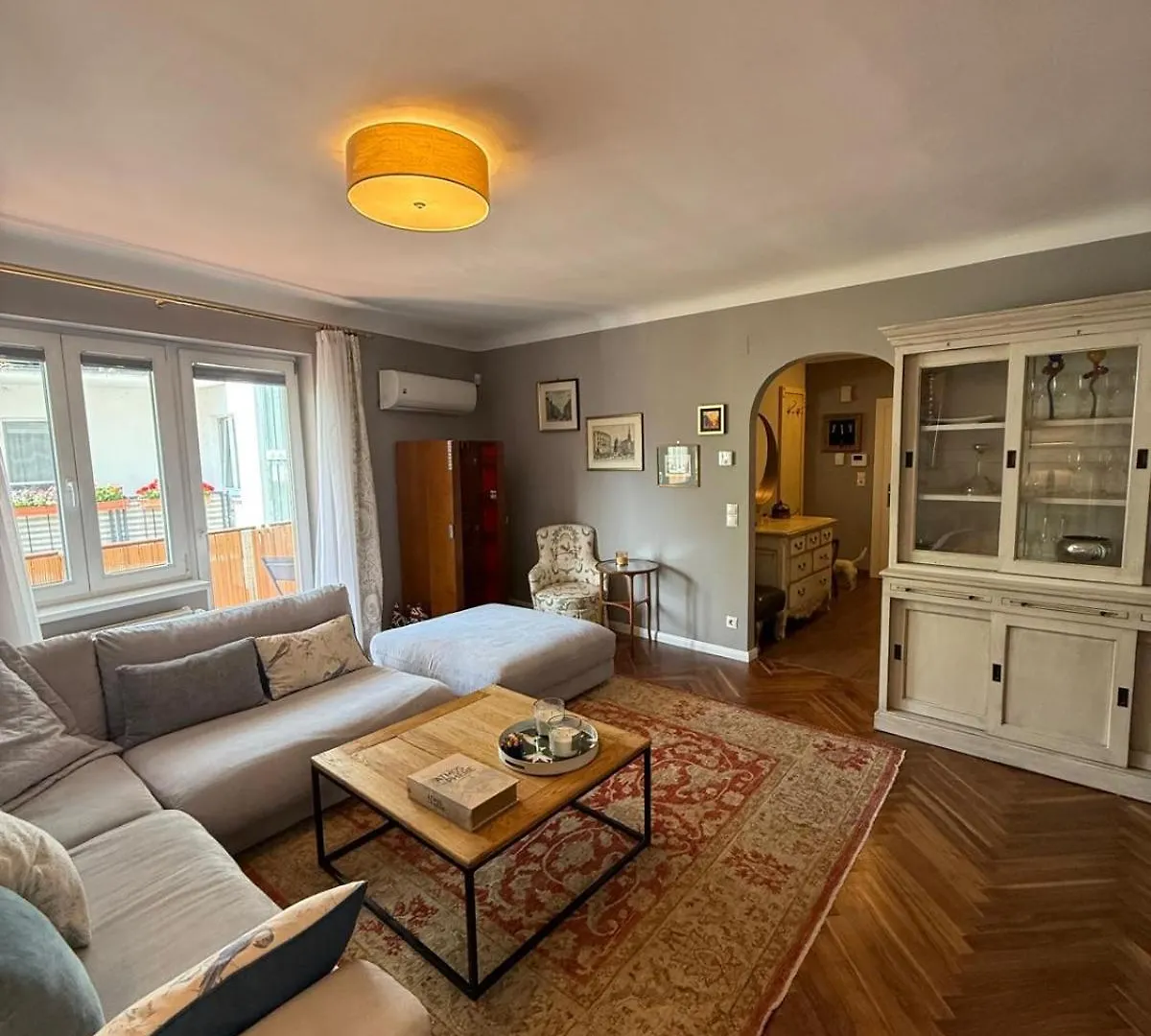 Beautiful 2 Bedroom Apartment In Centre Viena