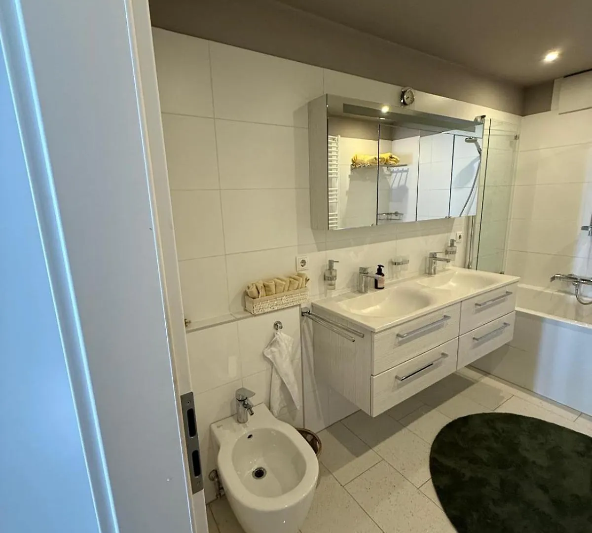 Beautiful 2 Bedroom Apartment In Centre Viena Áustria